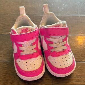 Nike Kids Sneakers in Pink and White